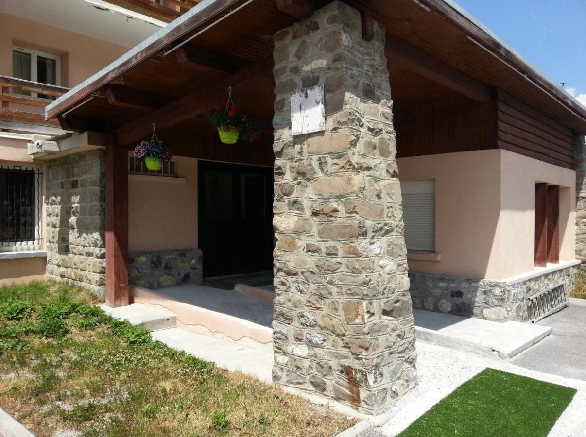 Vars, Appart Spacieux Renove 4 Couchages Dans Chalet Vars  Exteriér fotografie