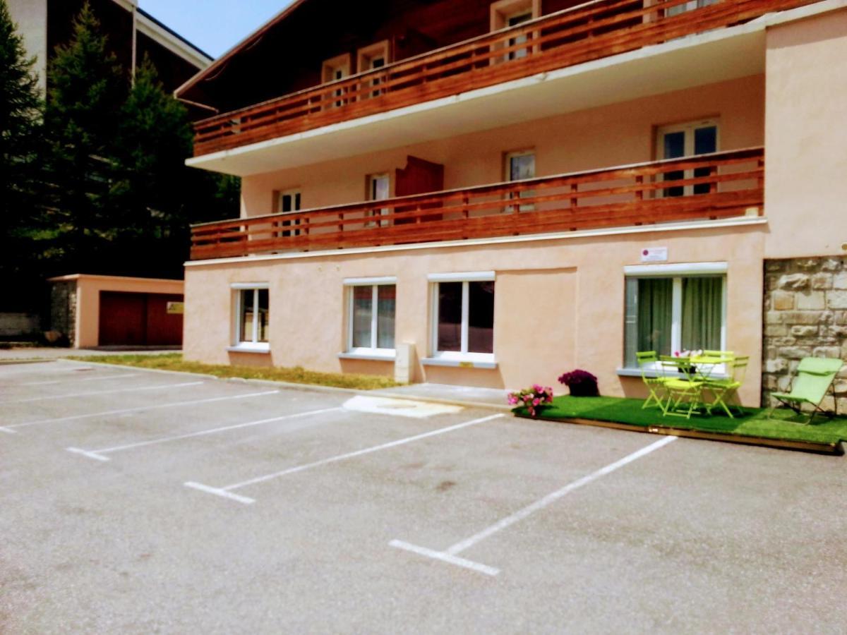 Vars, Appart Spacieux Renove 4 Couchages Dans Chalet Vars  Exteriér fotografie